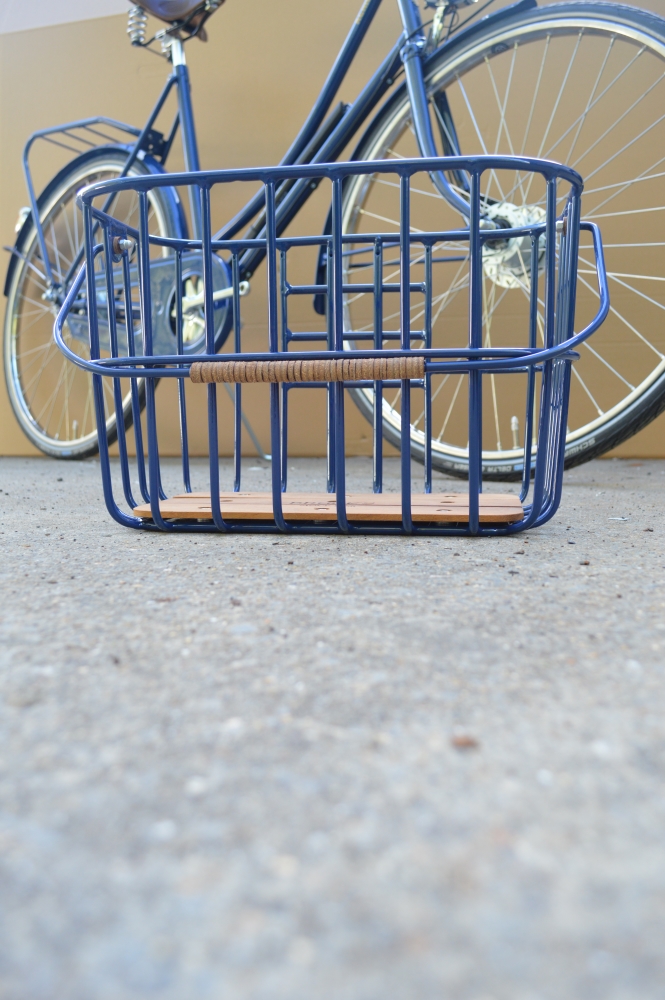 Brooks Hoxton Wire basket in framecolor